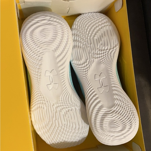 Curry 2 low flotro - Picture 2 of 5